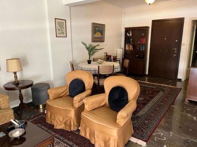Spacious And Sunny Appartment In Cholargos Atenas Exterior foto